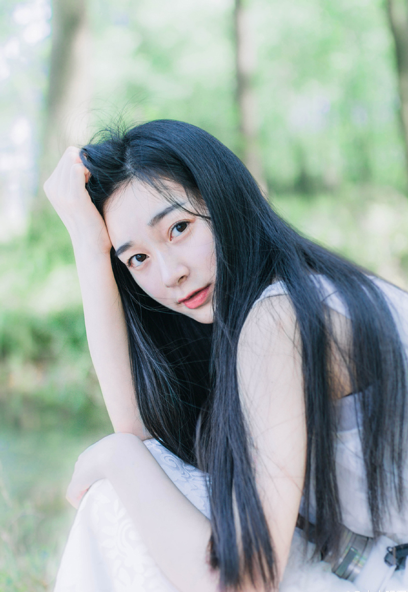 邓贤会意，微笑着点点头，算是默认了庞统的意思，至于原本的蜀中四将如今却变成了三将，已经没人在意了。